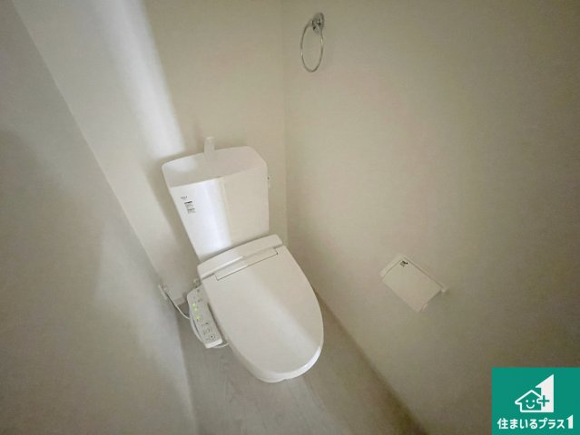 尼崎市塚口町　第2期　新築一戸建てのトイレ|1・2階の2ヶ所にあるので、朝の忙しい時間の順番待ちもなく、深夜の利用にも大変便利です。