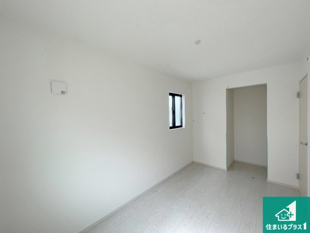 尼崎市塚口町　第2期　新築一戸建ての洋室|シンプルな洋室は、自分好みのインテリアが楽しめます♪ご家族とインテリアや家具を選びに行くのは新築購入時の醍醐味の一つです。ぜひお楽しみください♪