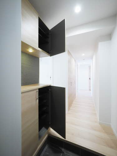 カーサ・ヴァレンティアの玄関|シューズボックス付きの玄関です◇