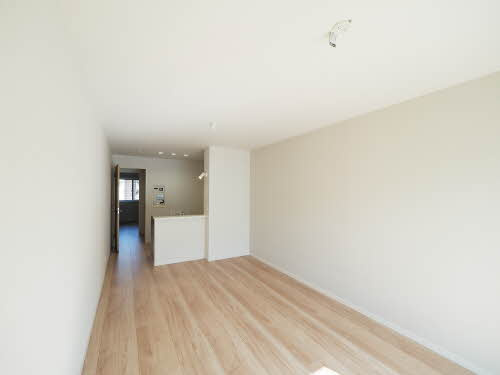 カーサ・ヴァレンティアの居間・リビング|南向きのバルコニーがついている１２．７帖のリビングルーム◎