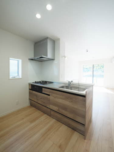 カーサ・ヴァレンティアのキッチン|３口コンロのカウンターキッチンです◇