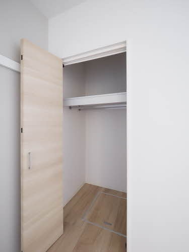 カーサ・ヴァレンティアの収納|洋室についている収納です◇