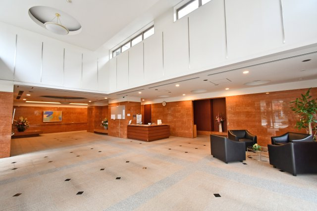 スカイレジデンシャルタワーズノースウィングのエントランス|『物件を今日見てみたい』といった当日のご案内、同条件などの物件、他社様掲載物件もご紹介可能！一日でまとめて内覧したい方、ぜひ当社までお問い合わせ下さい。スタッフ一同皆様のご連絡お待ちしております！