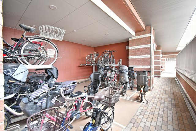 スカイレジデンシャルタワーズノースウィングの駐輪場|■私共は、強引なセールスは致しません。『今買えるから大丈夫』ではなく、『買った後の本当の幸せは何か』を考えた上でのご提案を徹底しております。どうぞお気軽にご連絡下さいませ。