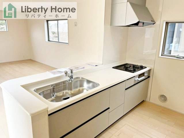 ひたちなか市田宮原1期　新築戸建　2号棟の前面道路含む現地写真