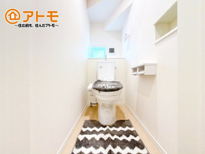 【トイレ】 | 田方郡函南町仁田第11　新築一戸建て　5号棟 | 窓があり換気もすぐにできる、清潔感のあるトイレです♪
