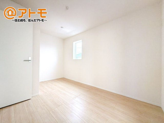 【子供部屋】 | 田方郡函南町仁田第11　新築一戸建て　5号棟 | 収納豊富な洋室は使い勝手良好です！