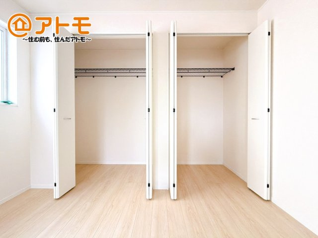 【内装】 | 田方郡函南町仁田第11　新築一戸建て　5号棟 | ハンガーパイプ付きのクローゼットは季節ものなどを収納することができて便利です♪