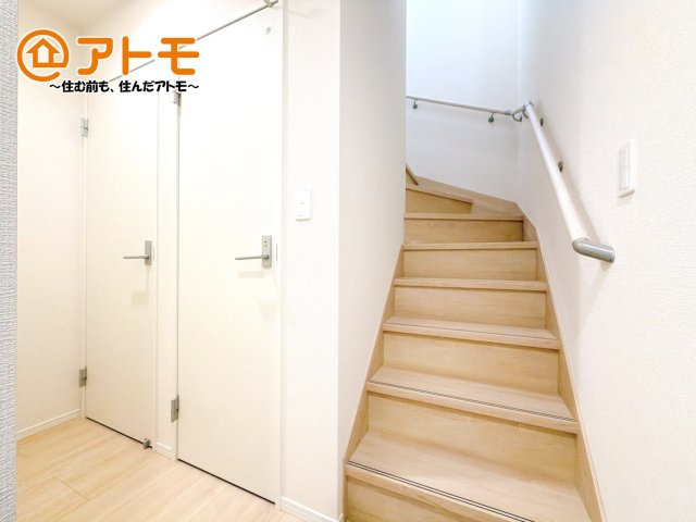 【内装】 | 田方郡函南町仁田第11　新築一戸建て　5号棟 | 階段は緩やかで手すりもついているので上りやすくなっています！