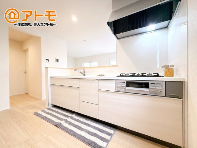 【キッチン】 | 田方郡函南町仁田第11　新築一戸建て　5号棟 | 対面タイプならキッチン内にいながらご家族やお客様との会話が楽しめます♪