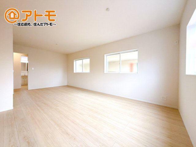【居間・リビング】 | 田方郡函南町仁田第11　新築一戸建て　5号棟 | 家族団らんのイメージは、リビングを思い浮かべませんか？リビングこそ広々とした空間が良いですね♪
