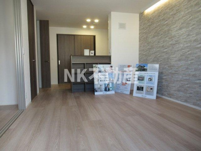 【居間・リビング】 | マニフィック御厨中（八戸ノ里賃貸） | こちらの居間で趣味の時間をお楽しみください