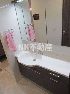 【洗面所】 | マニフィック御厨中（八戸ノ里賃貸） | 明るい洗面所です