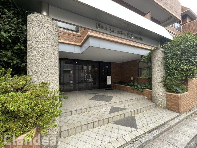 ライオンズマンション柴又のエントランス|ドキドキの新生活も、安心してスタート。ぴったりの住まいを見つけませんか？クランディアが一緒に住まい選びをサポートします‼　まずは、お気軽にお問合せください　＃クランディア