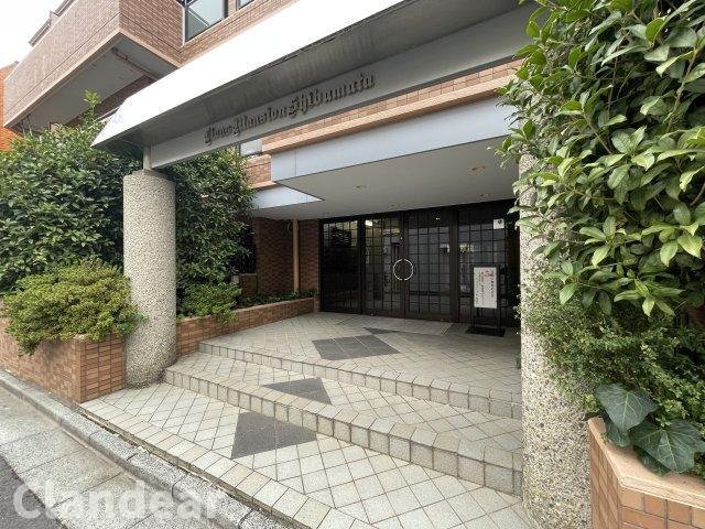 ライオンズマンション柴又のエントランス|ドキドキの新生活も、安心してスタート。ぴったりの住まいを見つけませんか？クランディアが一緒に住まい選びをサポートします‼　まずは、お気軽にお問合せください　＃クランディア