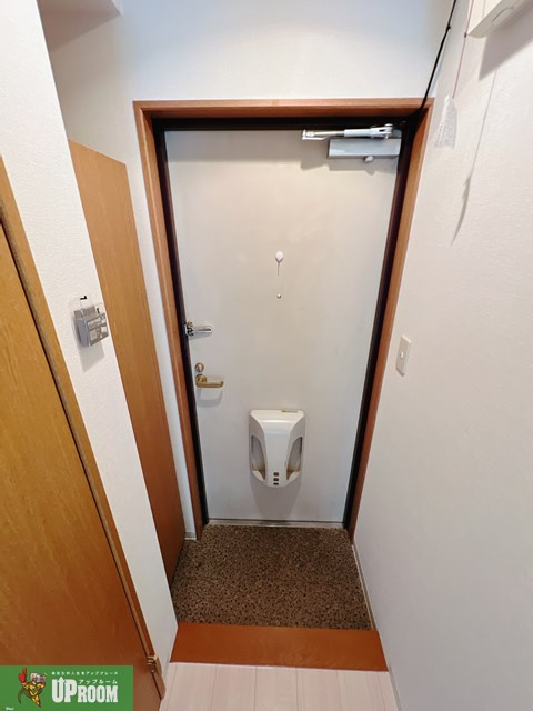 ファミール如意申の玄関