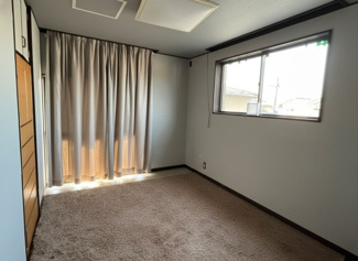 【洋室】 | 市原市佐是　中古戸建　上総牛久駅 | ・水回り交換済み（浴室・トイレ・キッチン）
・畳交換
・リビング、２階和室床張替
・外壁塗装
・太陽光パネル搭載
・駐車場２台可能
・お庭
・牛久小学校