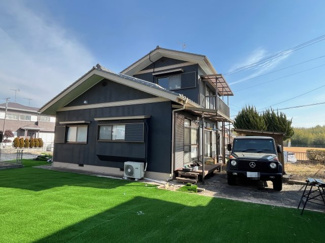 【庭】 | 市原市佐是　中古戸建　上総牛久駅 | 陽当たり良好な広いお庭もついています♪
人工芝が敷かれ、お子様のビニールプールやドッグラン、友人を招いてバーベキューなど楽しむことができます。