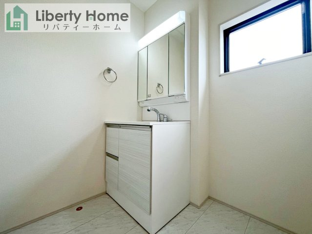 ひたちなか市田宮原1期　新築戸建　3号棟の独立洗面台