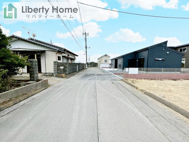 ひたちなか市田宮原1期　新築戸建　3号棟の前面道路含む現地写真