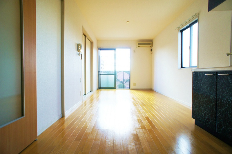 グリーンパーク大善寺II【キャッシュバック対象】の洋室|ゆったりした洋室です