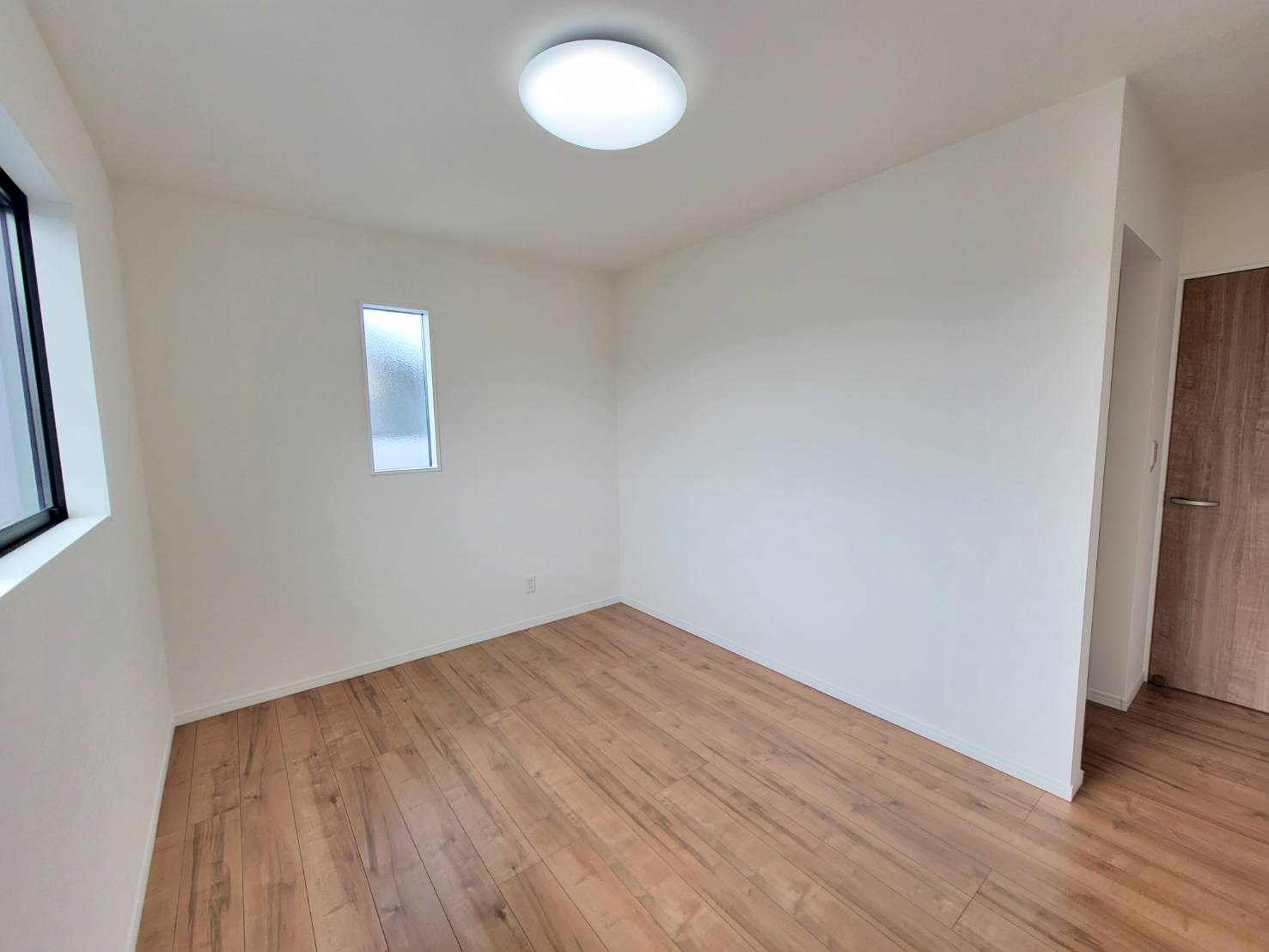 【クライン】真岡市高勢町 第1期の洋室|〇2F洋室6.7帖〇
全居室にオープンタイプのウォークインクローゼット完備♪収納でお困りの方、ぜひ現地にてご確認くださいませ！
※2026年3月撮影