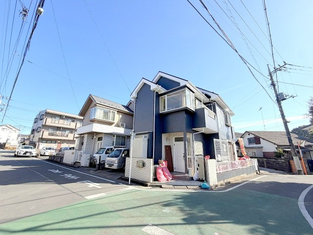 福生市加美平3丁目　リフォーム戸建の前面道路含む現地写真|外壁、屋根塗装予定です！※リフォーム前写真