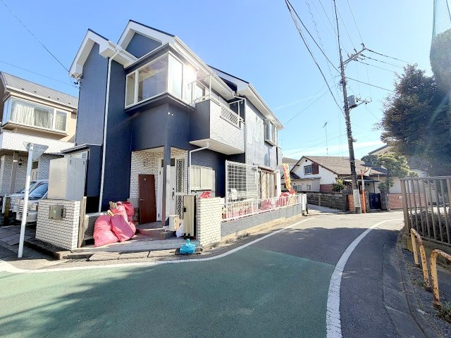 福生市加美平3丁目　リフォーム戸建の前面道路含む現地写真|外壁、屋根塗装予定です！※リフォーム前写真