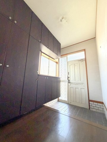 福生市加美平3丁目　リフォーム戸建の玄関|水回り含め室内フルリフォーム予定！※リフォーム前写真