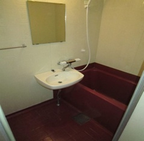 ライオンズマンション三宮磯上公園の浴室|日々の疲れを癒すお風呂付です