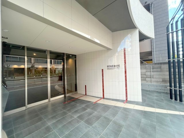 セレニテ西中島アリア壱番館のエントランス