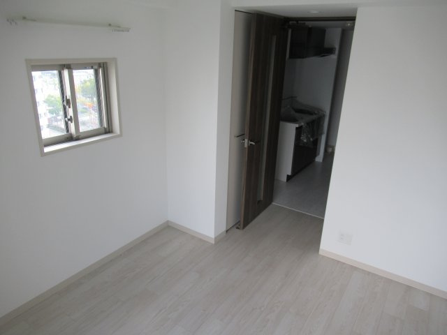 エステムコート神戸湊町の居間・リビング|使いやすい居間です