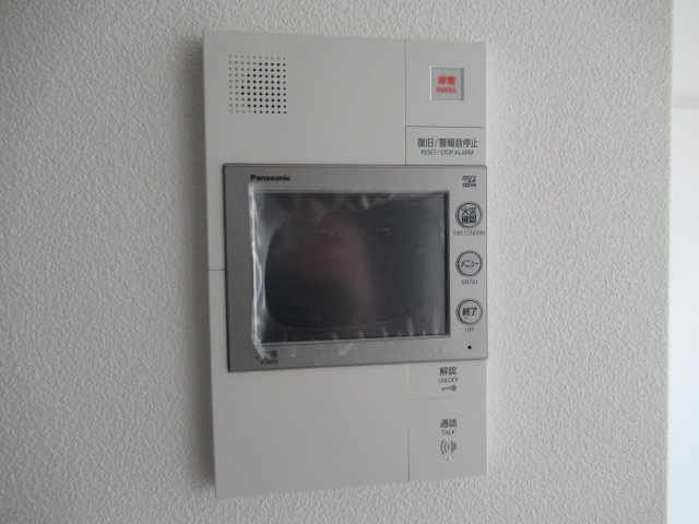 エステムコート神戸湊町のセキュリティ|モニター付きインターホンがあるので急な来客でも安心です