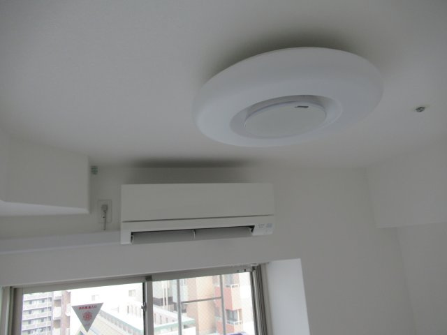 エステムコート神戸湊町の設備|エアコン・電灯つきです