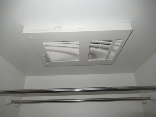 エステムコート神戸湊町の浴室|浴室乾燥暖房機つきです