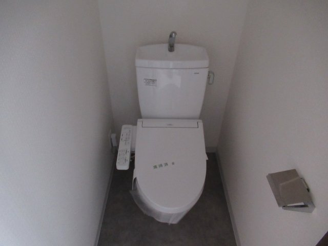 エステムコート神戸湊町のトイレ|落ち着いたトイレです