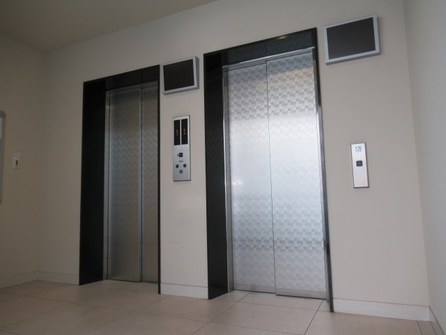 エステムコート神戸湊町のその他共用部分|エレベーターホールです