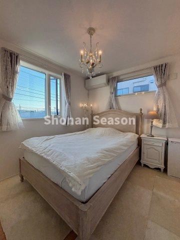 【洋室】 | 全室収納付きで、増えがちな衣類や季節家電なども、各部屋に収納でき便利ですよ。