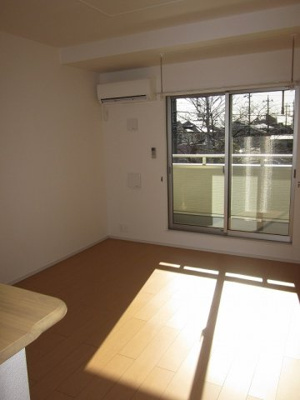 【居間・リビング】 | グリーンヒルズⅢ | ゆったりとした居間です