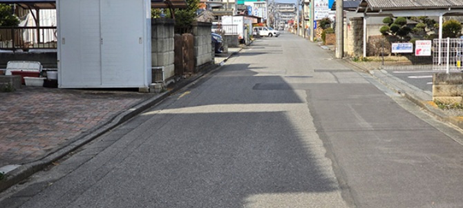 宇都宮市茂原２丁目　戸建の前面道路含む現地写真