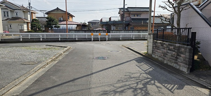 宇都宮市茂原２丁目　戸建の前面道路含む現地写真