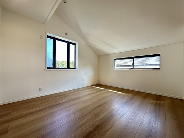 神戸市須磨区北落合2丁目戸建の洋室