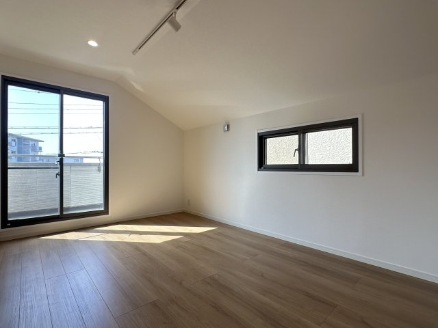 神戸市須磨区北落合2丁目戸建の洋室