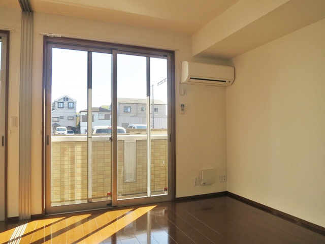 コンフォール瑞江Ⅵの居間・リビング|ゆったりしたダイニングスペースです♪