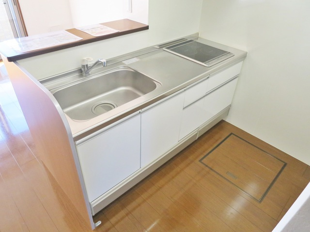 コンフォール瑞江Ⅵのキッチン|2口IHコンロ設置済みの対面式カウンターキッチンです♪