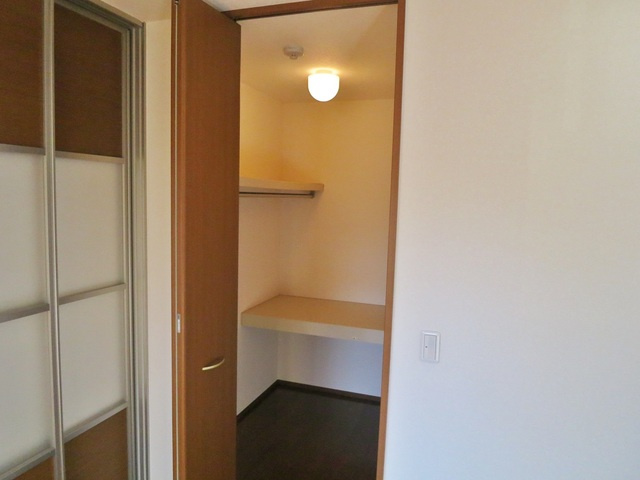 コンフォール瑞江Ⅵの収納|ウォークインクローゼットが２つもあります♪