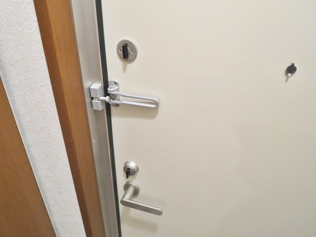 コンフォール瑞江Ⅵの玄関|ダブルロックの玄関ドアです♪