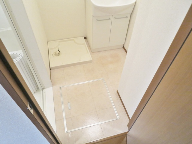 コンフォール瑞江Ⅵの洗面所|脱衣所に洗濯機置き場あります♪