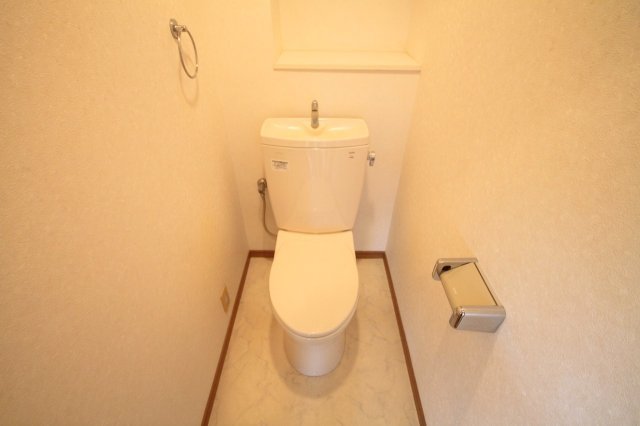 メゾンドール荒牧のトイレ|※同建物の類似写真になります。