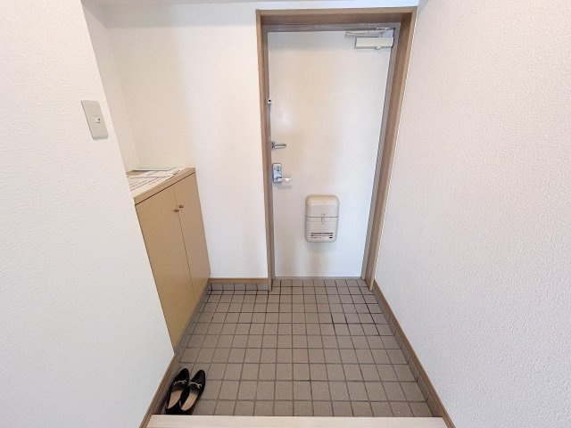 メゾンドール荒牧の玄関|※同建物の類似写真になります。